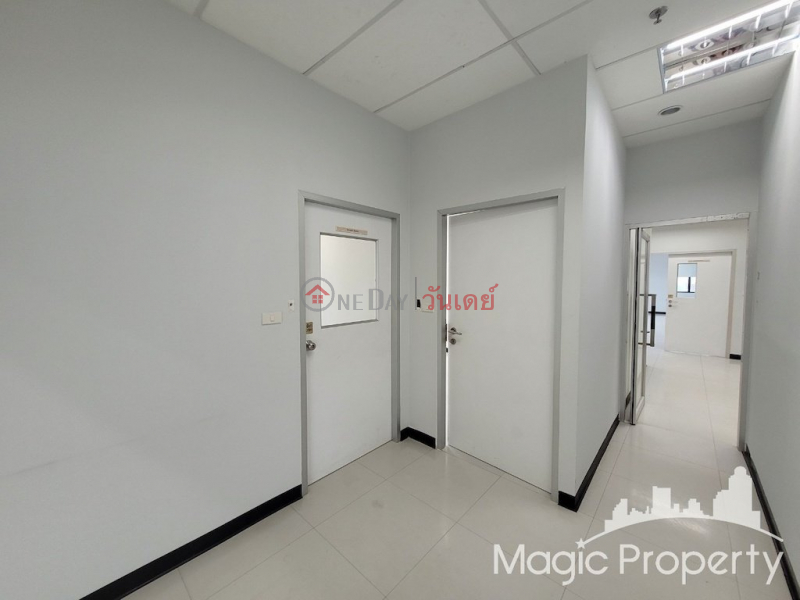 Property Search Thailand | OneDay | Office / Commercial Property Rental Listings RS Tower Ratchadaphisek Road, Din Daeng, Bangkok.