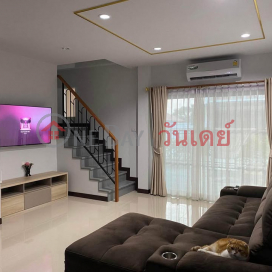 Spacious 2-Story Townhome (Unfurnished) in Niraville Irish, Soi Phanthuwong _0