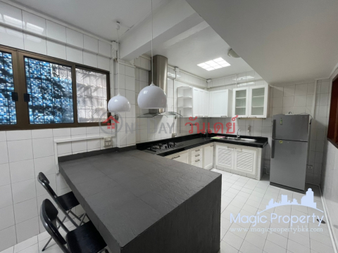 5 Bedroom Townhouse for Rent in Ekkamai 26, Watthana, Bangkok _0