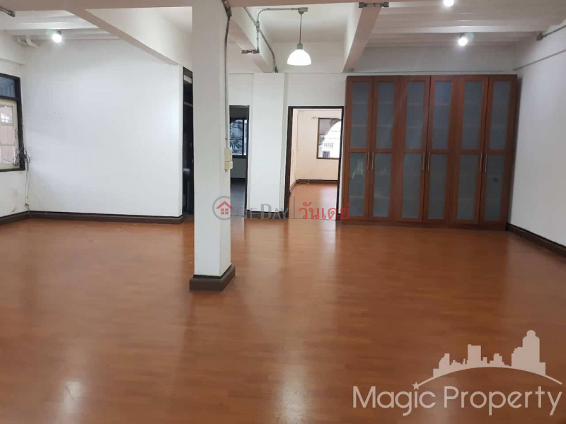 Commercial Building for Sale 5 Storey on Sukhumvit 101, Khwaeng Bang Chak, Khet Phra Khanong, Bangkok Sales Listings